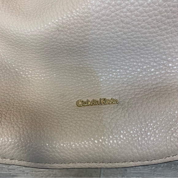 Calvin Klein Cream Leather Slouchy Hobo Shoulder Bag Buckle - Picture 11 of 12
